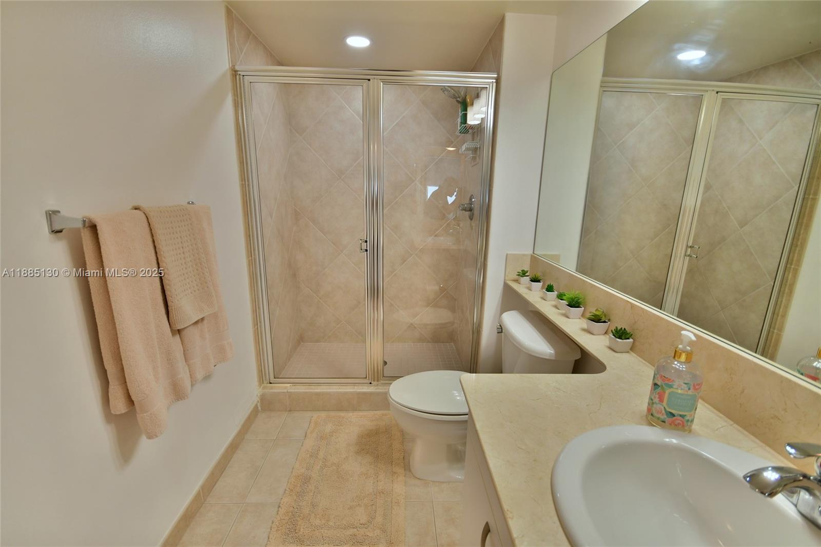 image 2080 Ocean Dr90