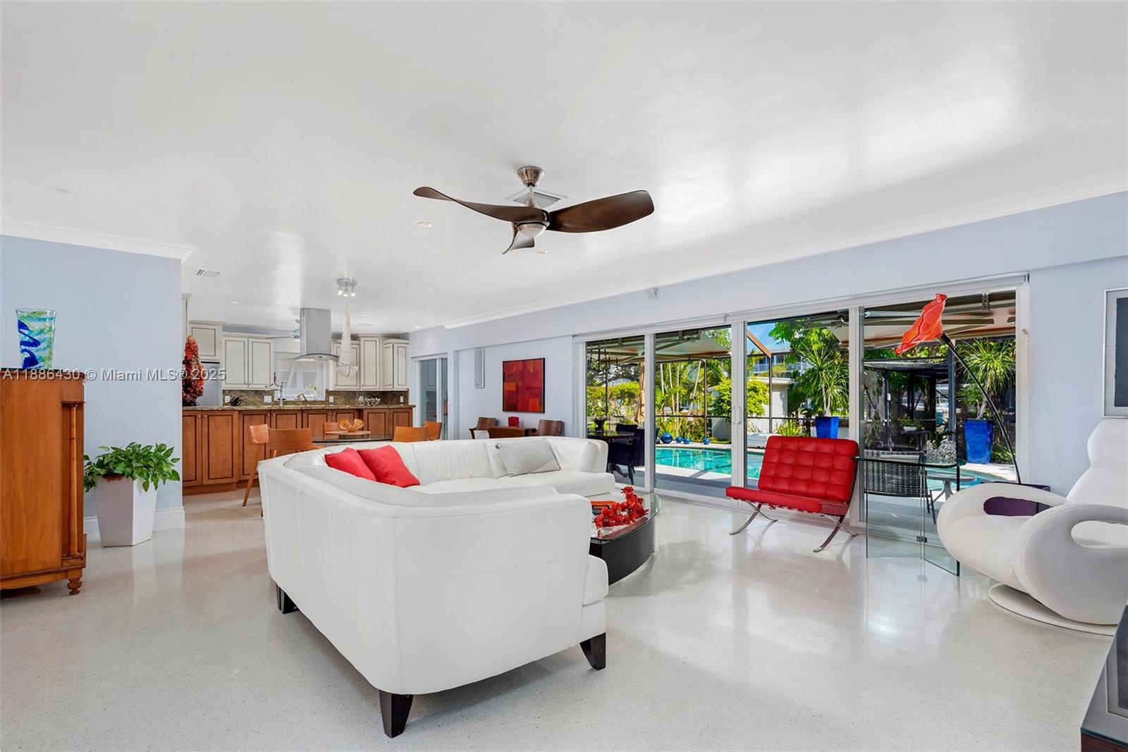 454 Tamarind Dr Hallandale Beach, FL 33009