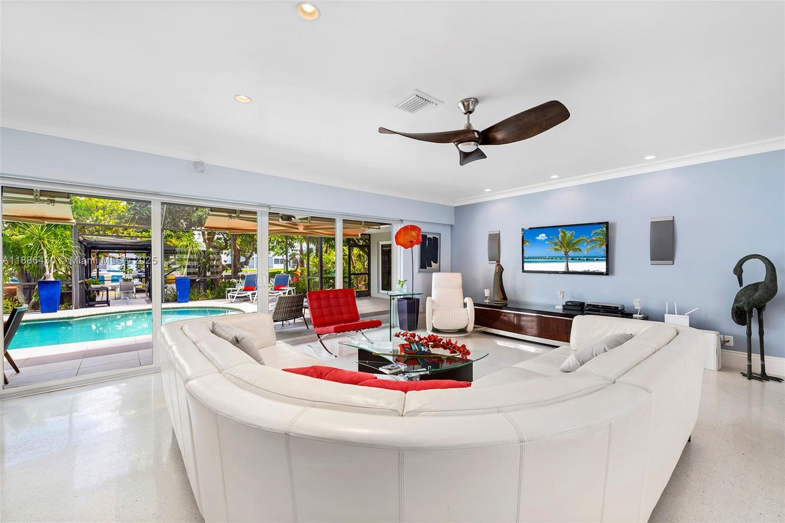 454 Tamarind Dr Hallandale Beach, FL 33009