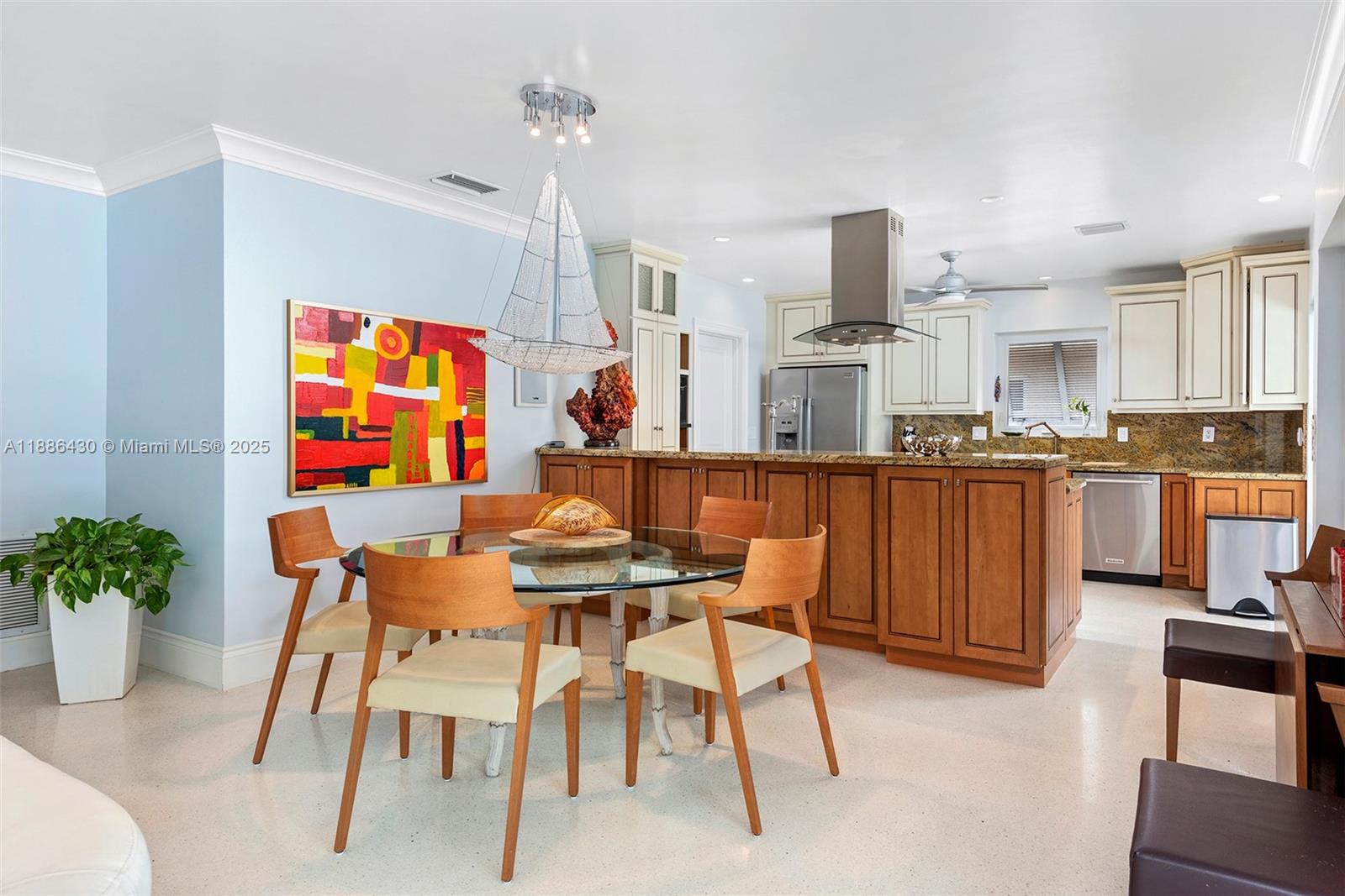 454 Tamarind Dr Hallandale Beach, FL 33009