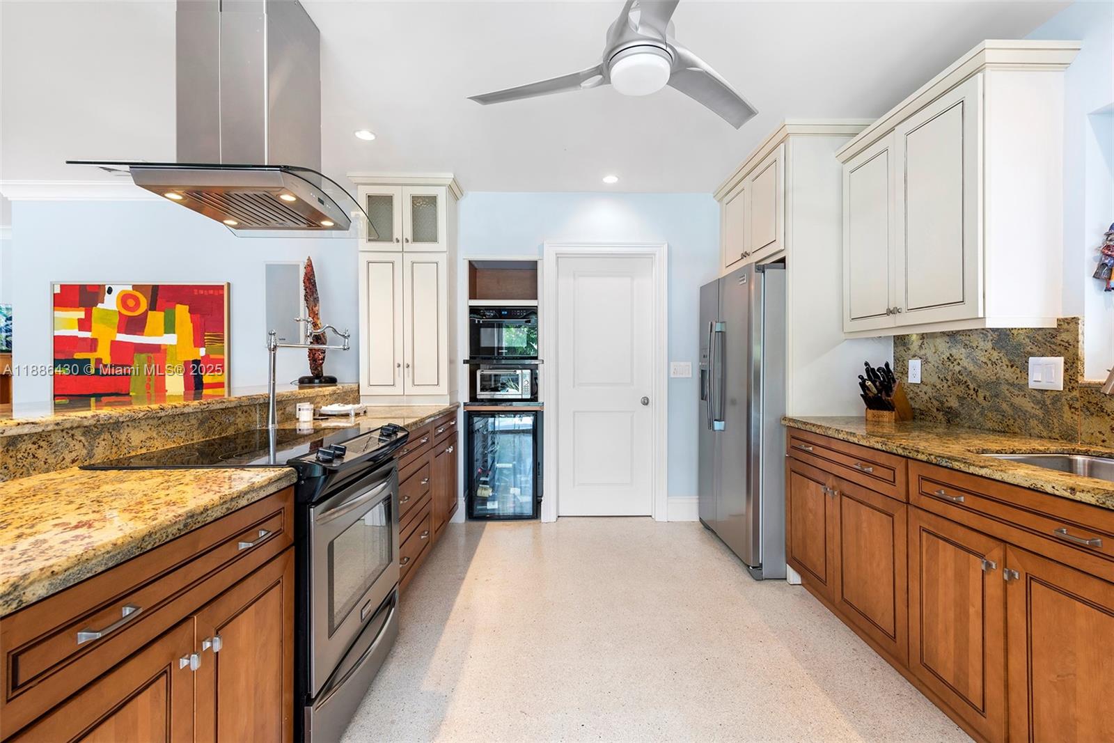 454 Tamarind Dr Hallandale Beach, FL 33009