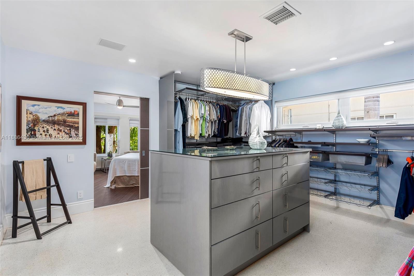 454 Tamarind Dr Hallandale Beach, FL 33009