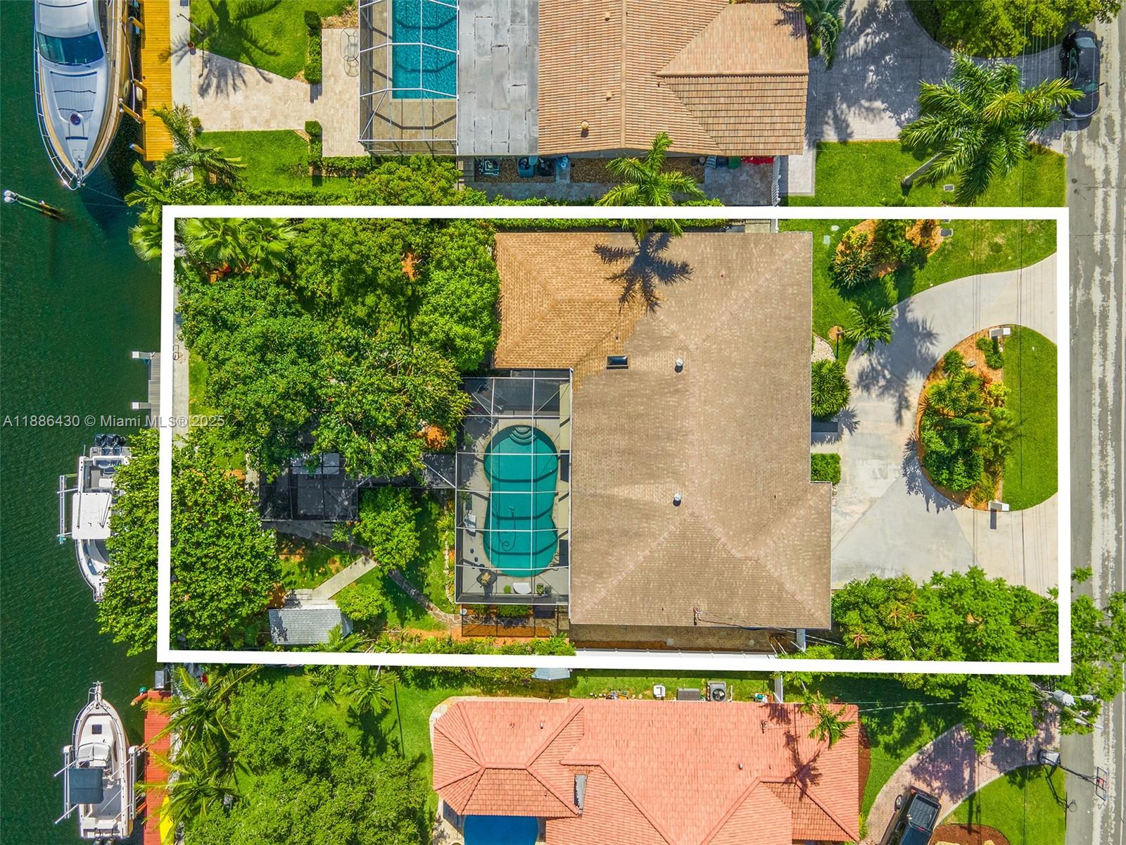 454 Tamarind Dr Hallandale Beach, FL 33009