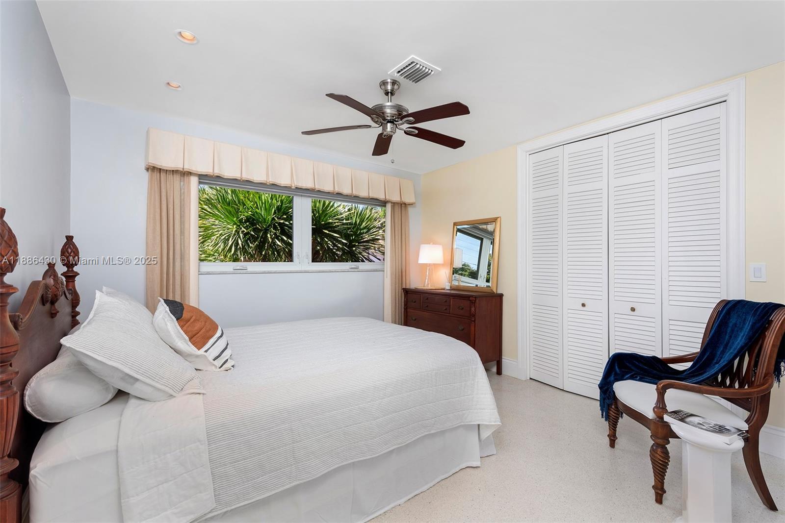 454 Tamarind Dr Hallandale Beach, FL 33009