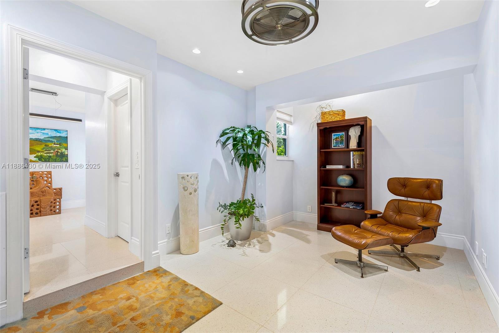 454 Tamarind Dr Hallandale Beach, FL 33009