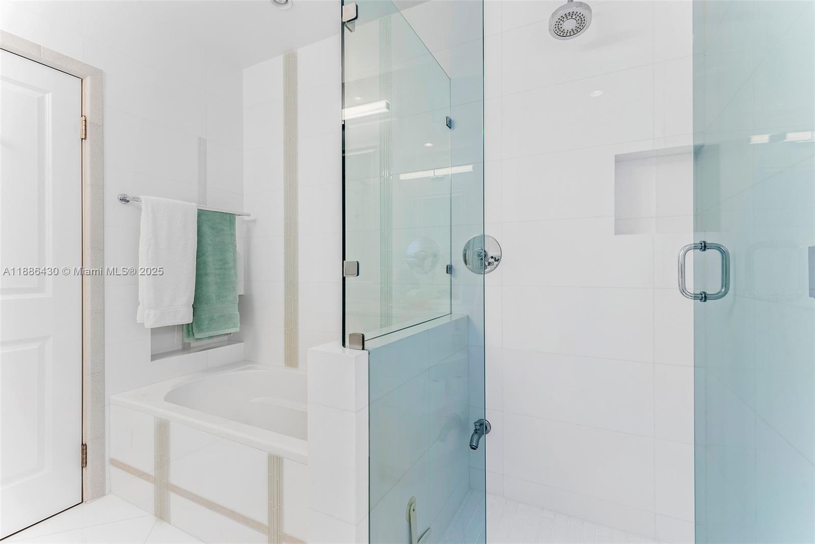 454 Tamarind Dr Hallandale Beach, FL 33009