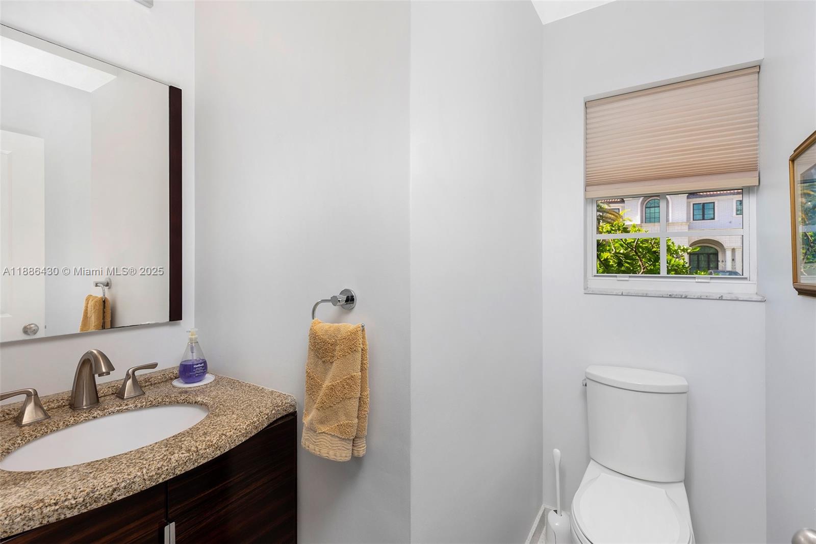 454 Tamarind Dr Hallandale Beach, FL 33009