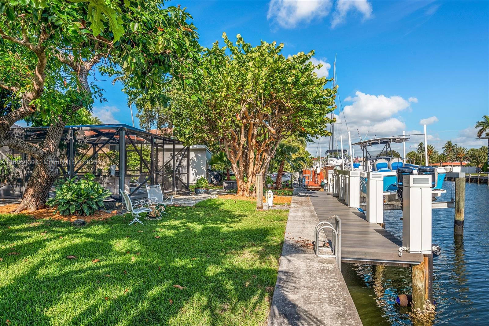 454 Tamarind Dr Hallandale Beach, FL 33009