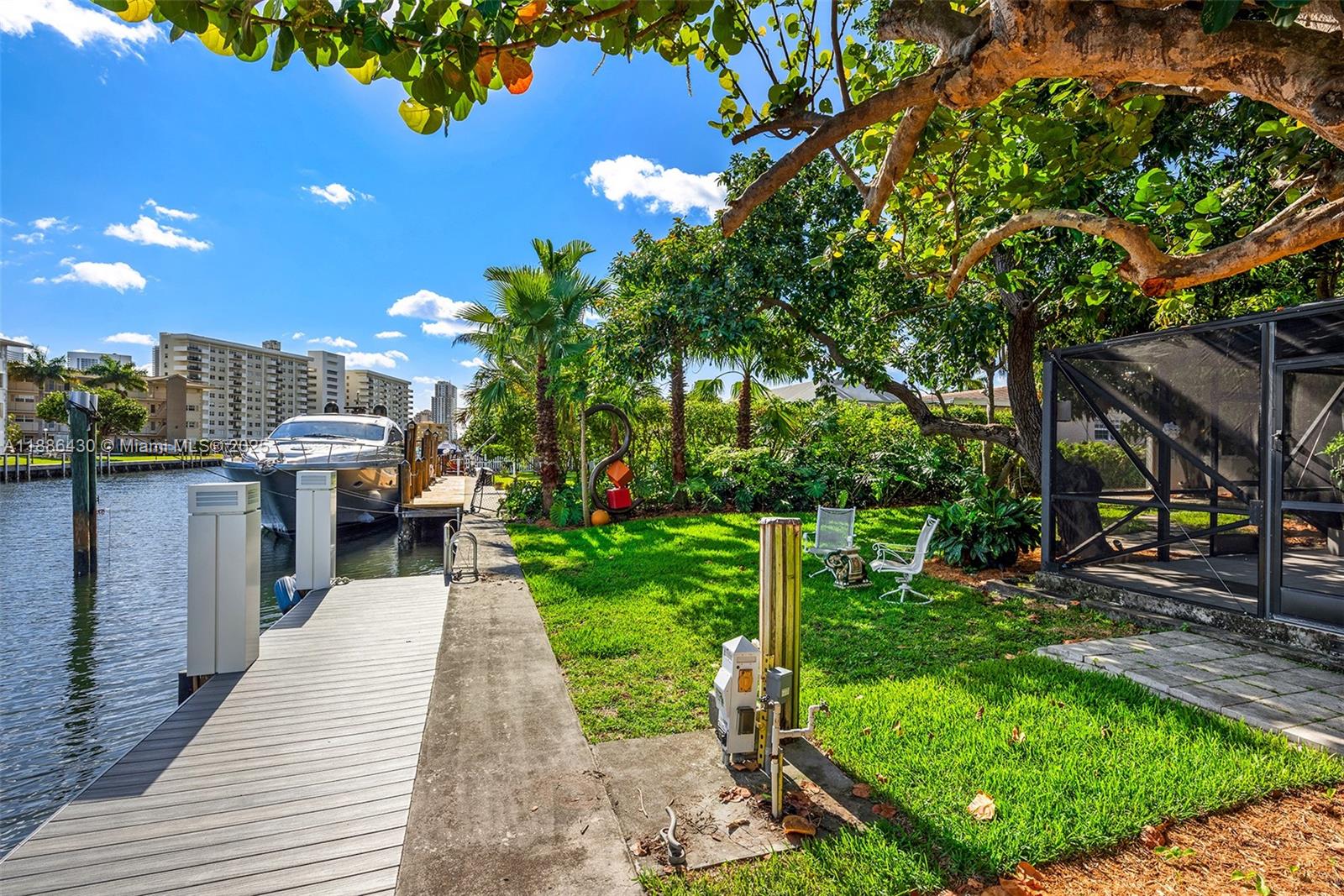 454 Tamarind Dr Hallandale Beach, FL 33009