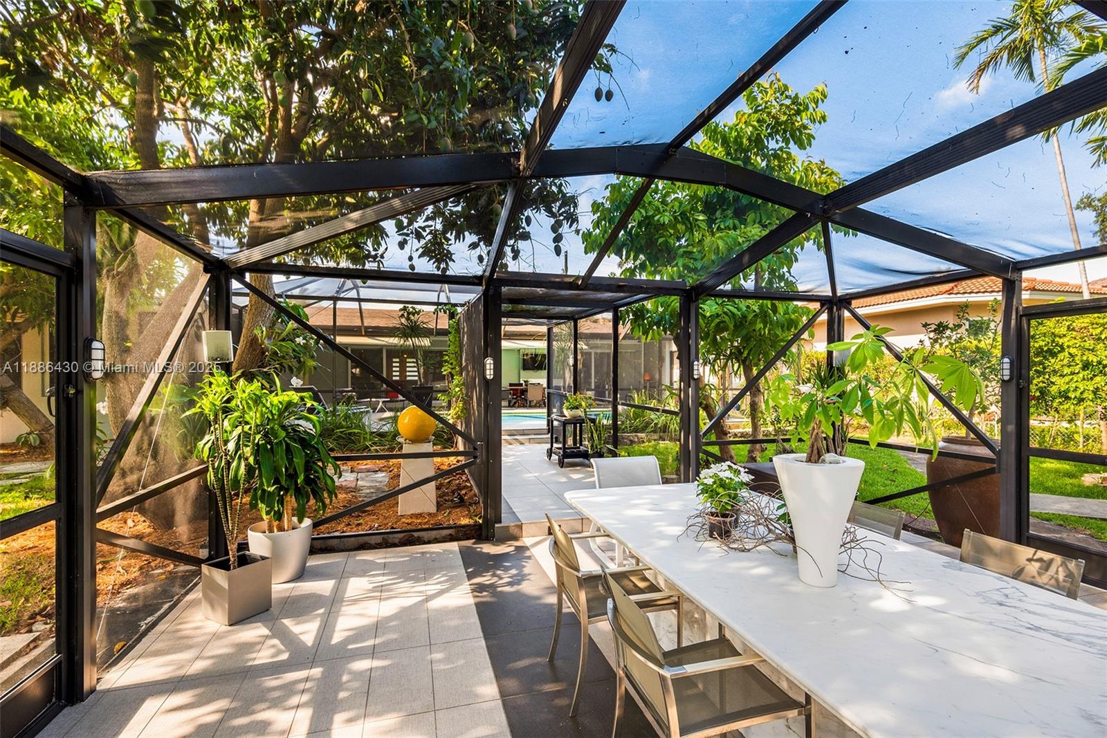 454 Tamarind Dr Hallandale Beach, FL 33009