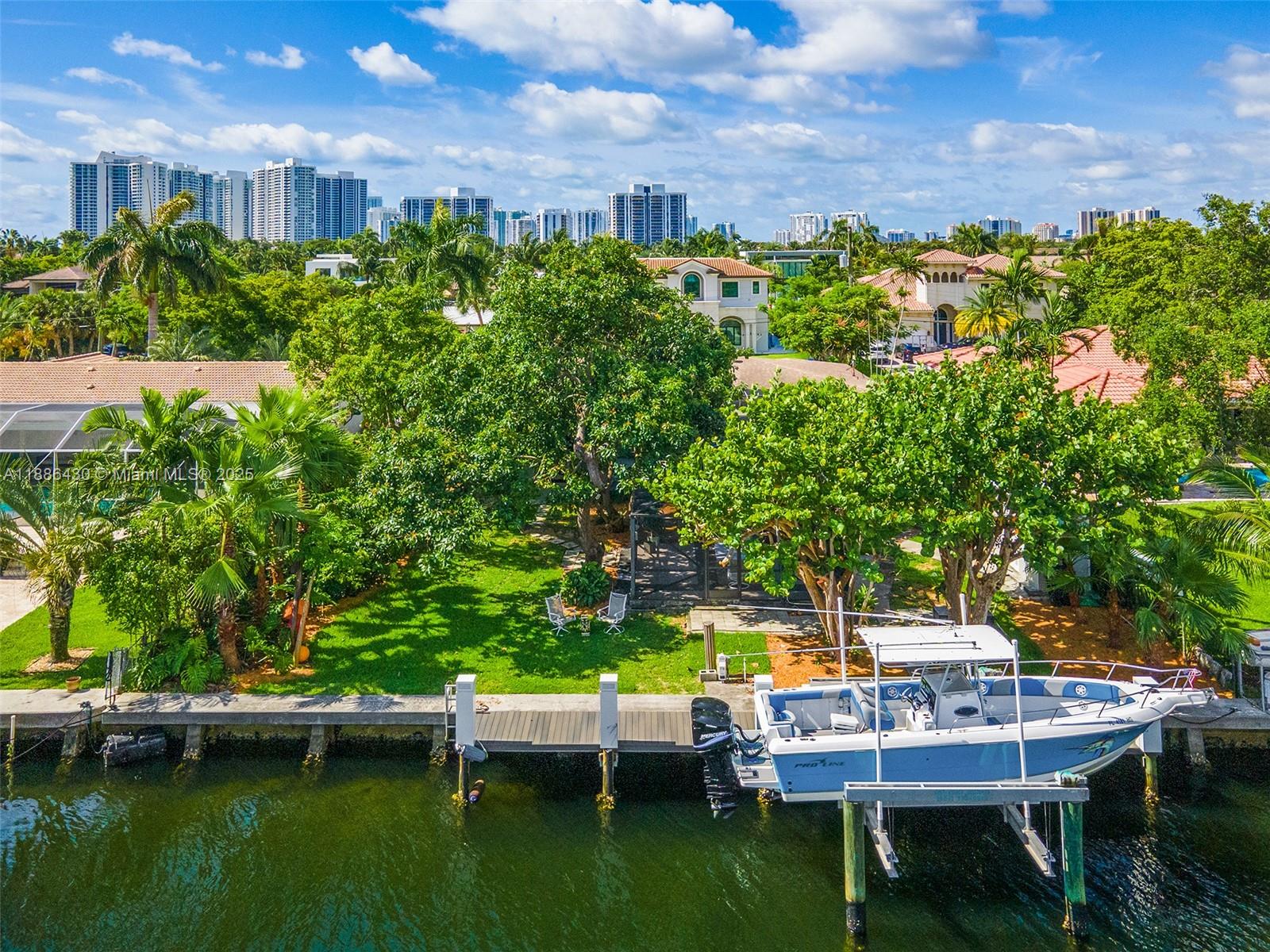 454 Tamarind Dr Hallandale Beach, FL 33009