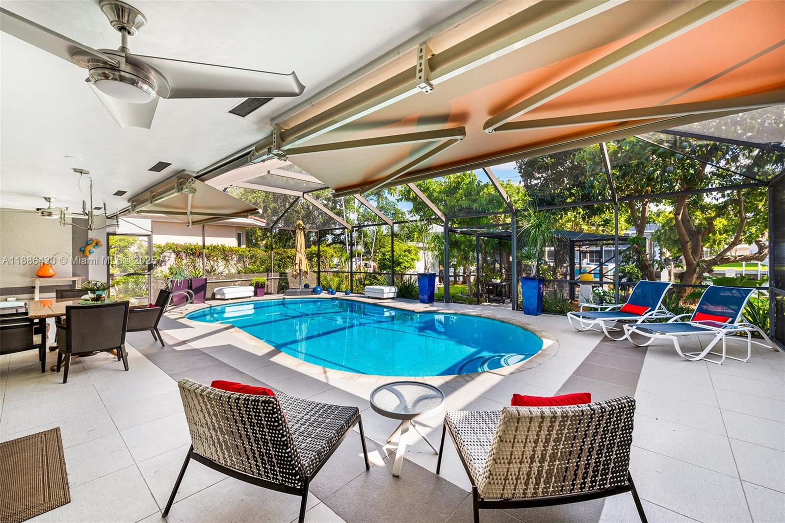 454 Tamarind Dr Hallandale Beach, FL 33009