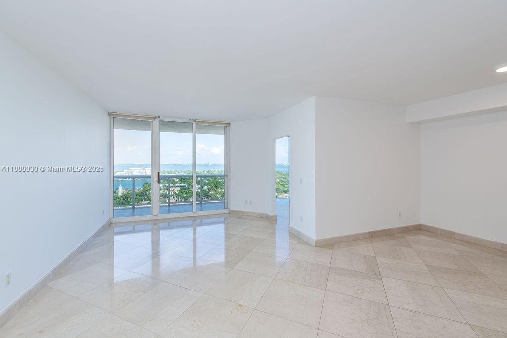 4779 Collins Ave #2206