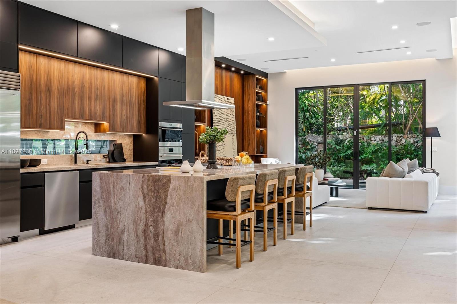 2805 Freeman St Miami, FL 33133