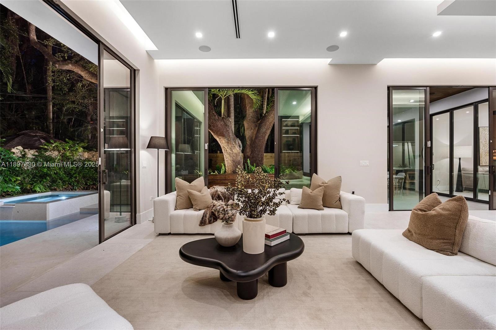 2805 Freeman St Miami, FL 33133