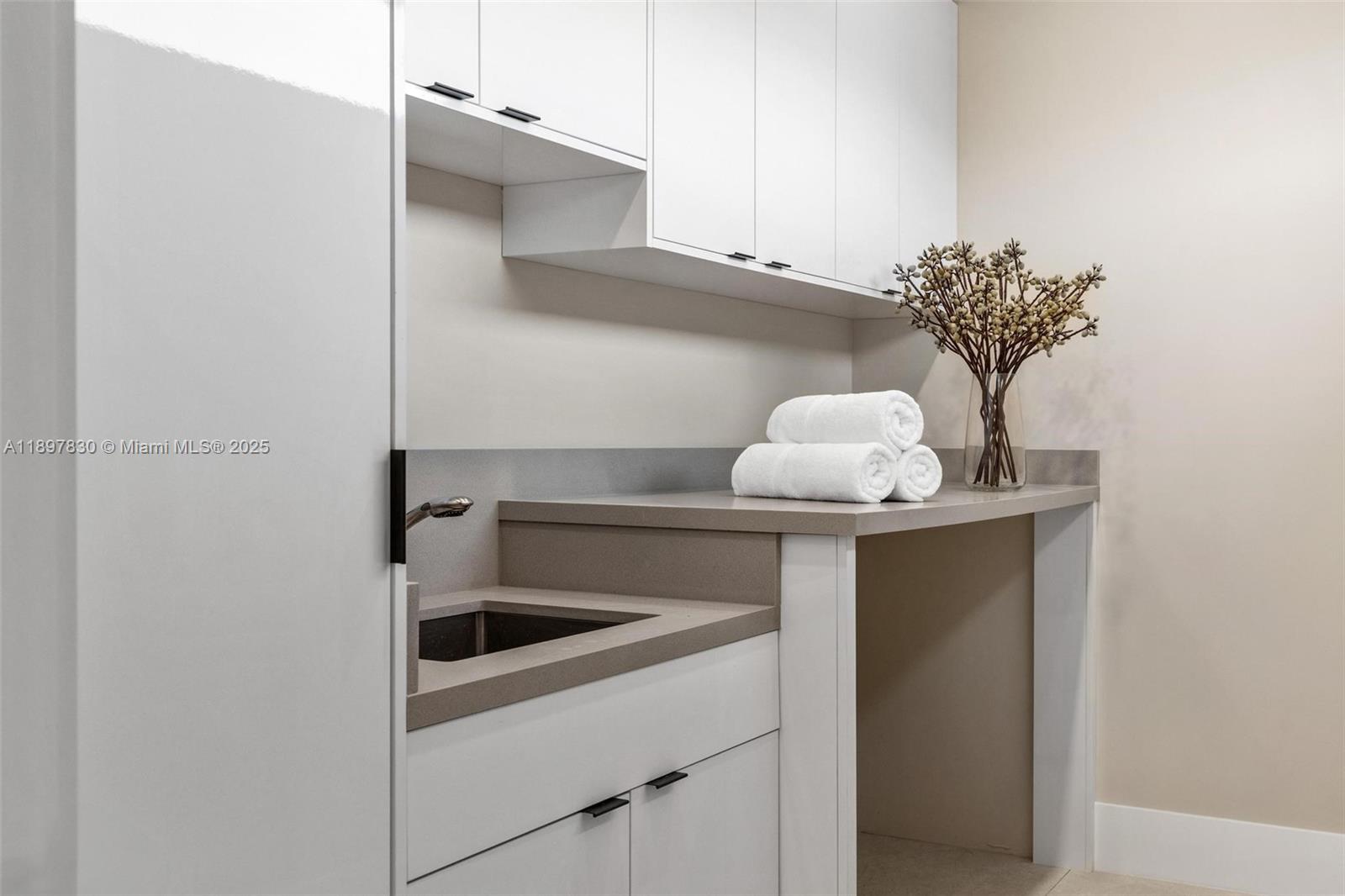 2805 Freeman St Miami, FL 33133