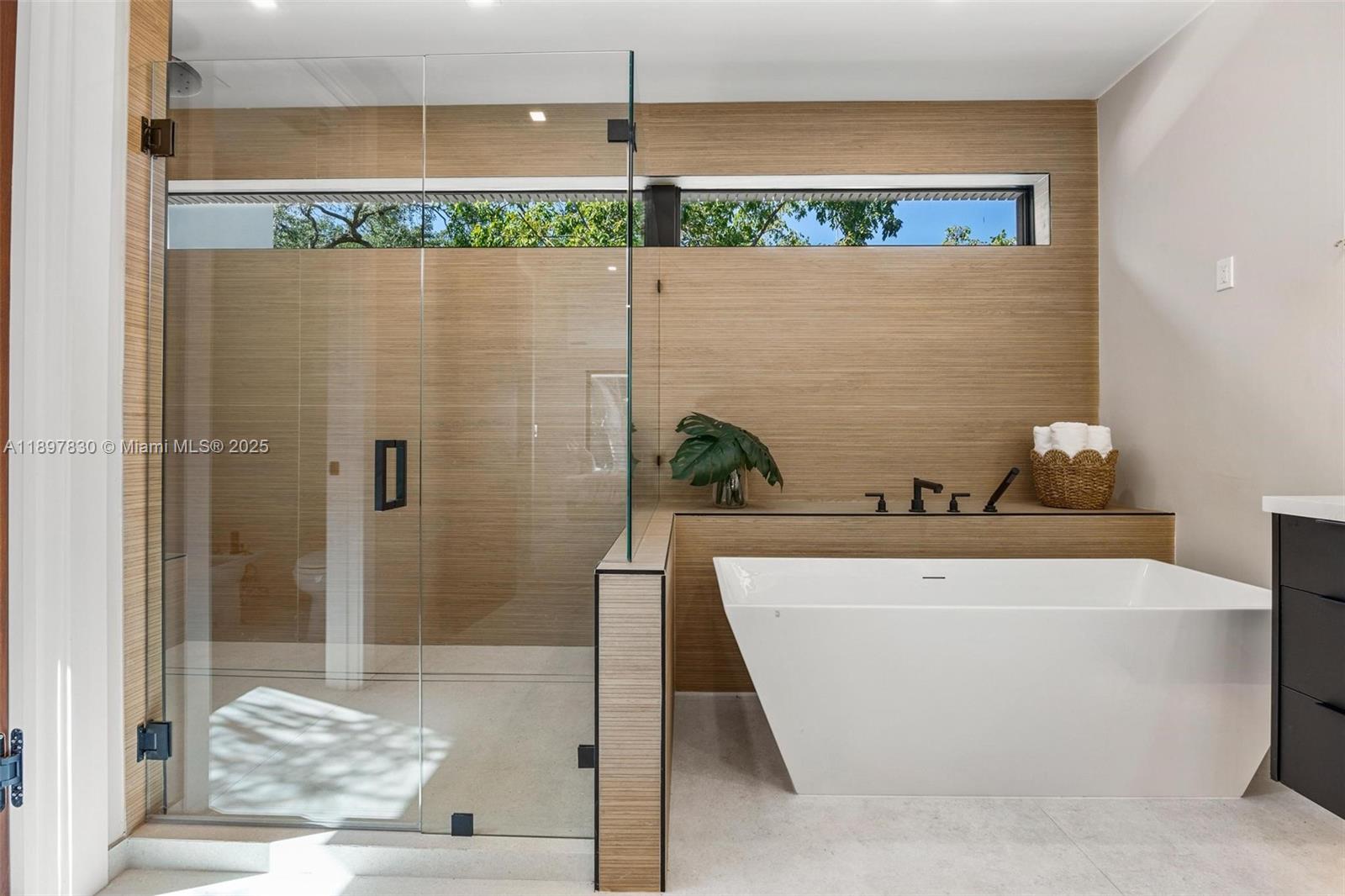 2805 Freeman St Miami, FL 33133