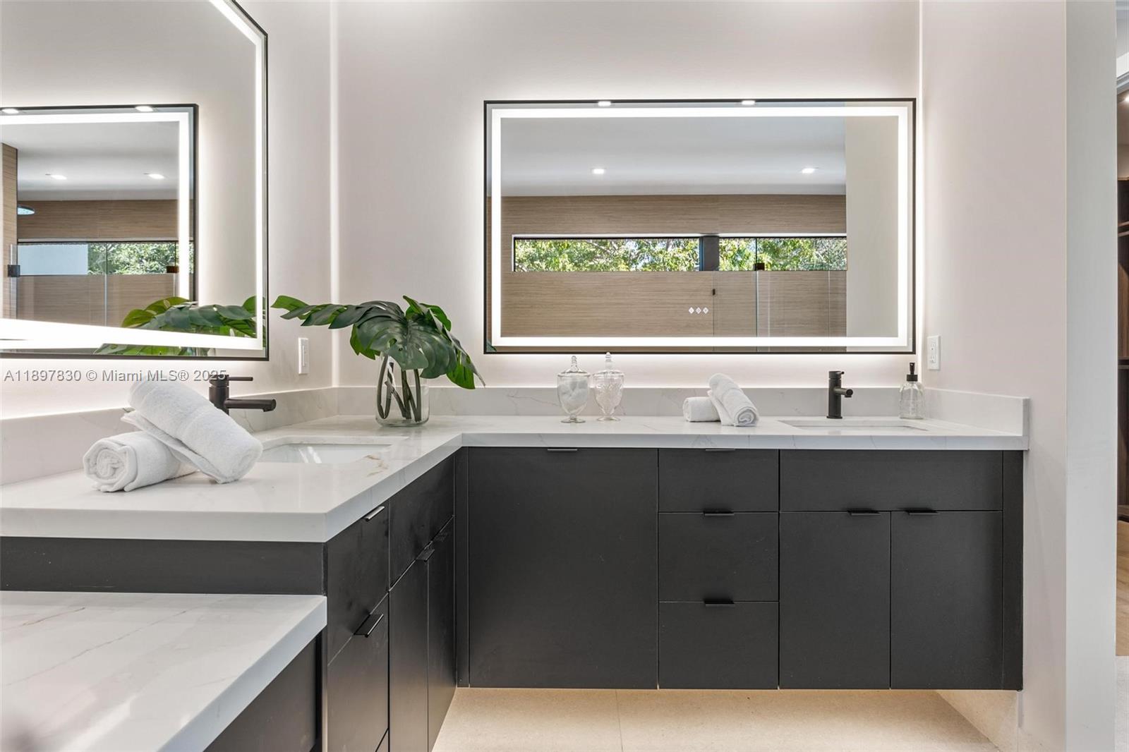 2805 Freeman St Miami, FL 33133