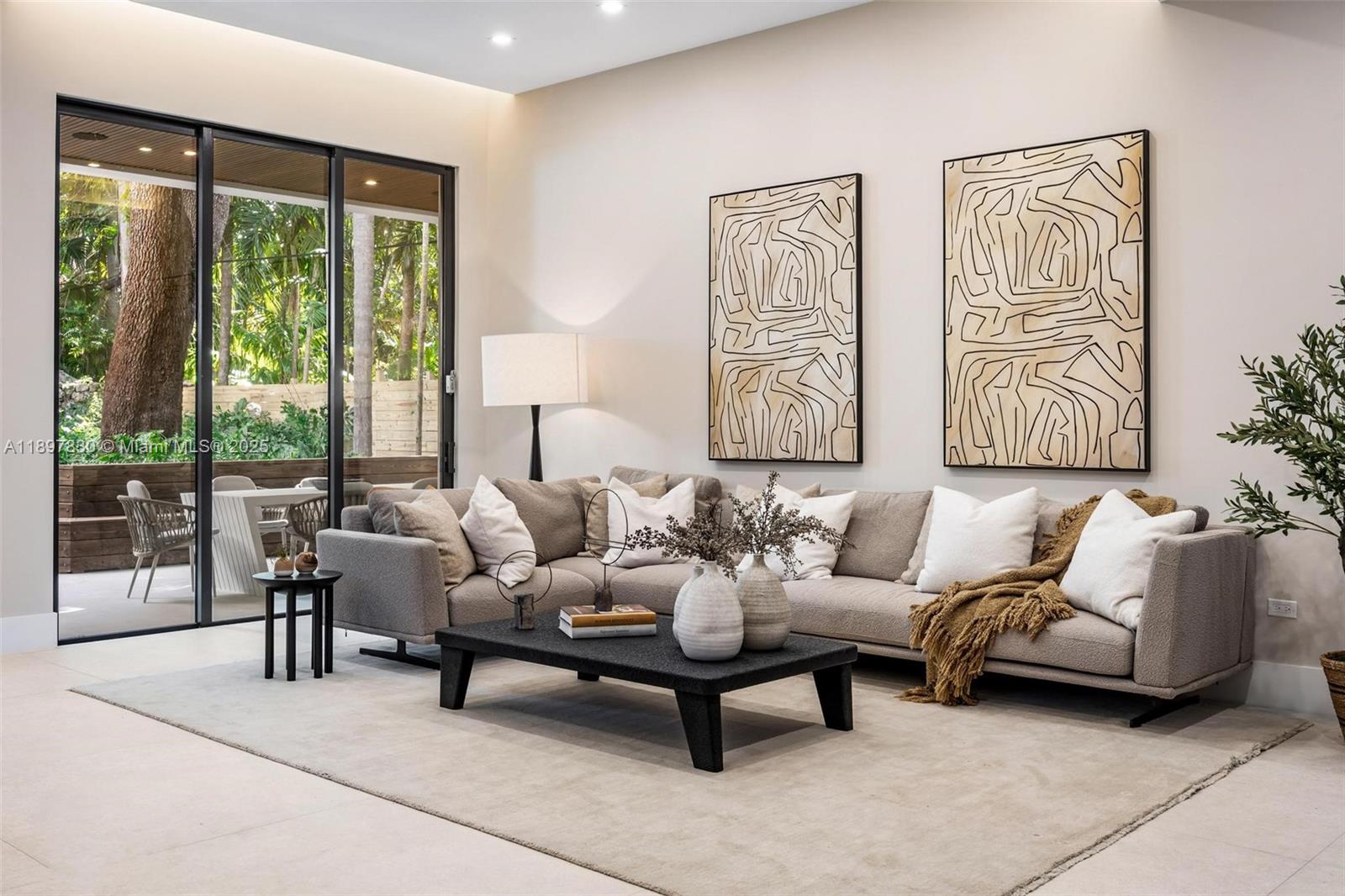 2805 Freeman St Miami, FL 33133