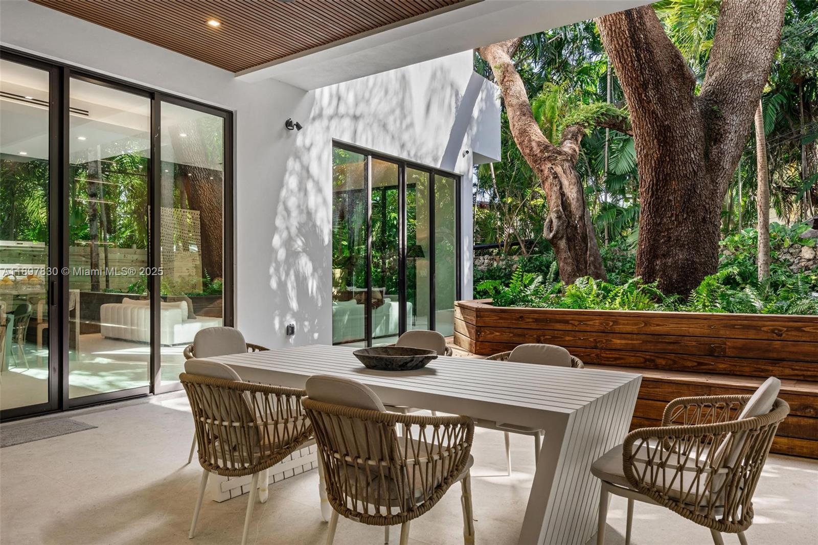 2805 Freeman St Miami, FL 33133