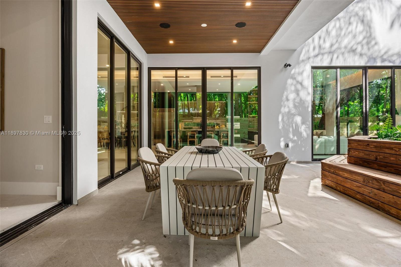 2805 Freeman St Miami, FL 33133