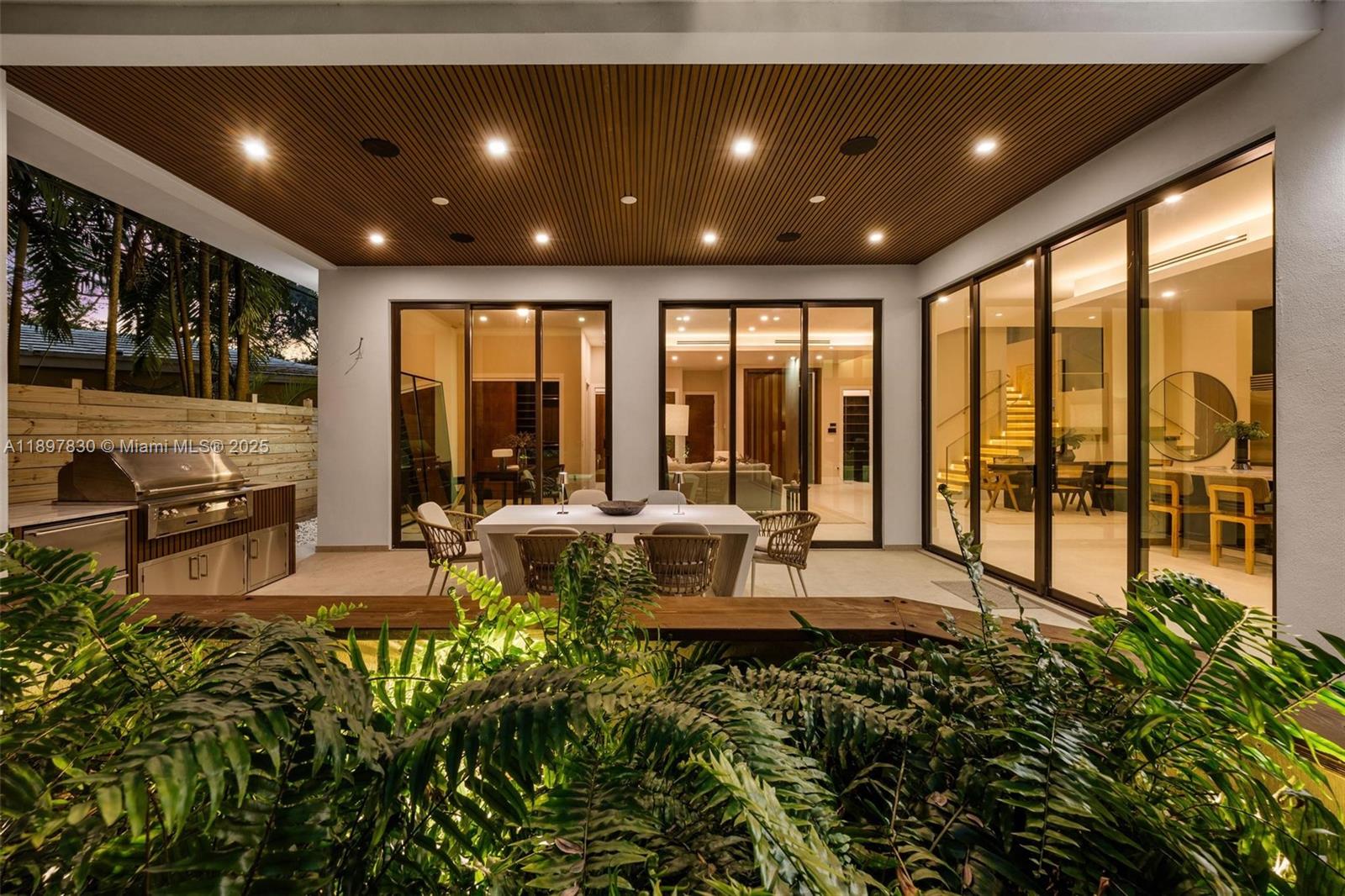 2805 Freeman St Miami, FL 33133