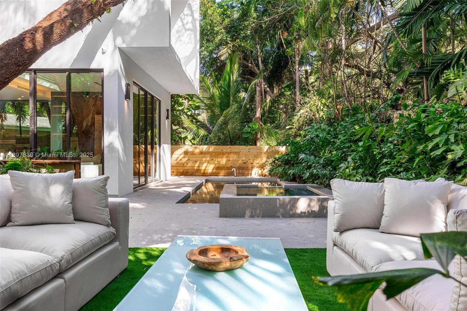 2805 Freeman St Miami, FL 33133