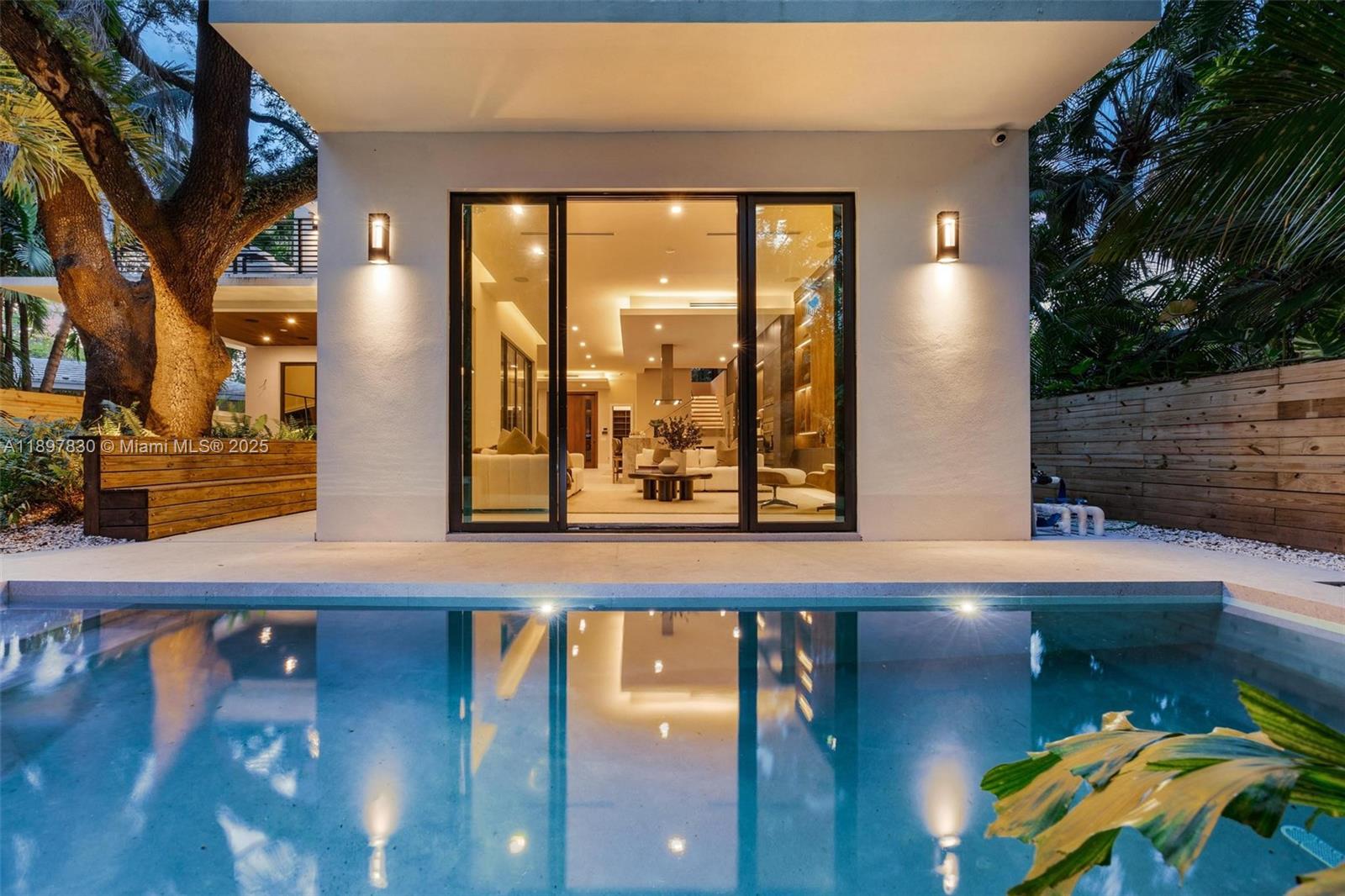 2805 Freeman St Miami, FL 33133