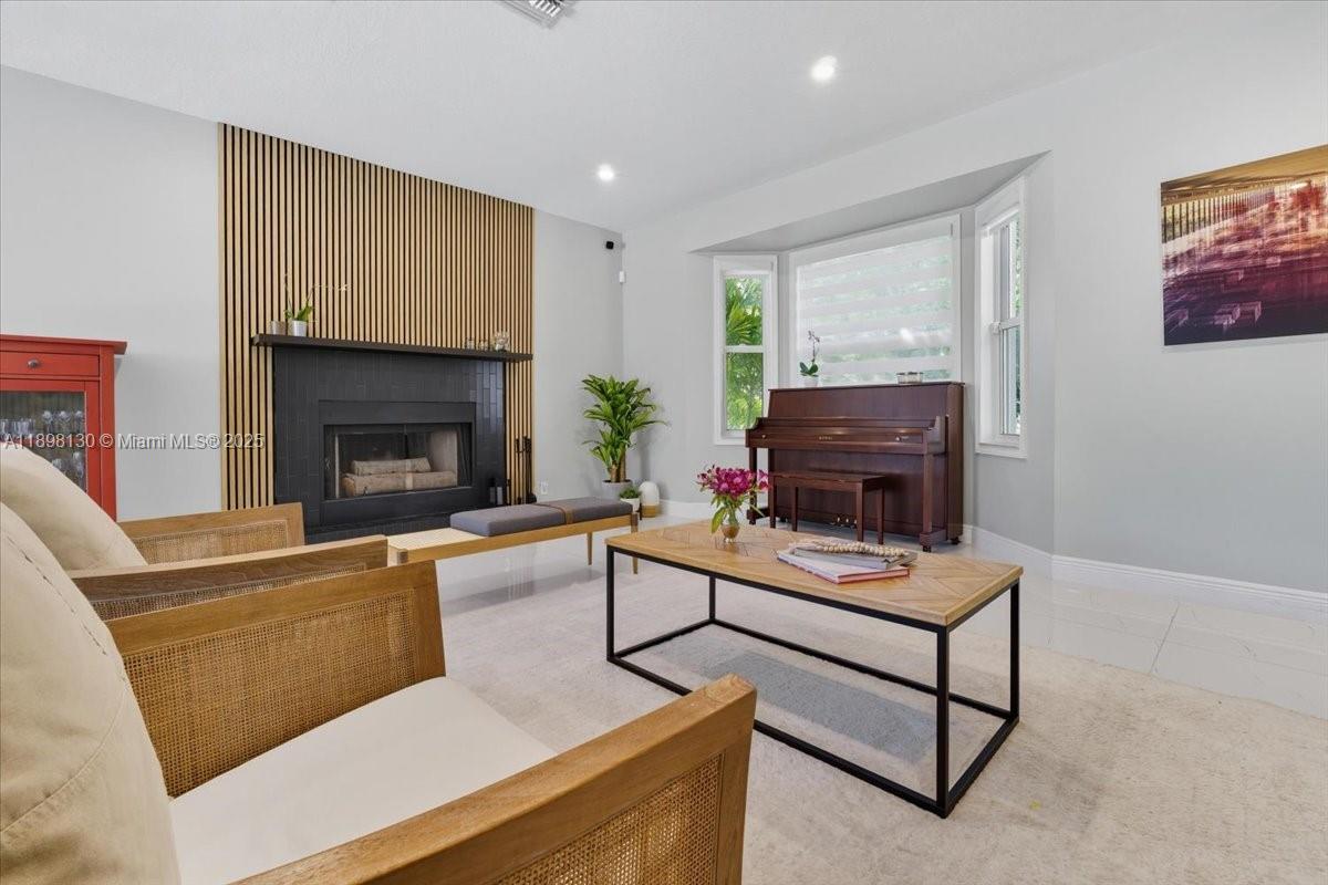 347 Fairmont Rd Weston, FL 33326