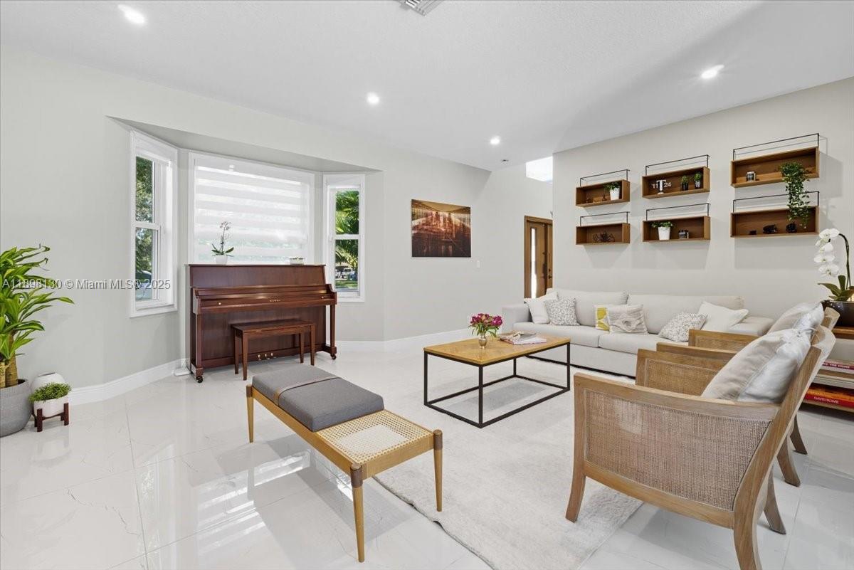 347 Fairmont Rd Weston, FL 33326