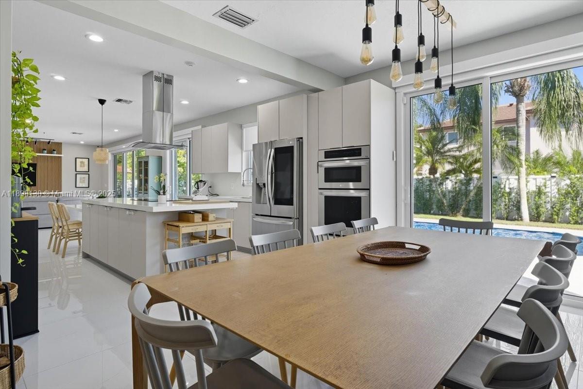 347 Fairmont Rd Weston, FL 33326