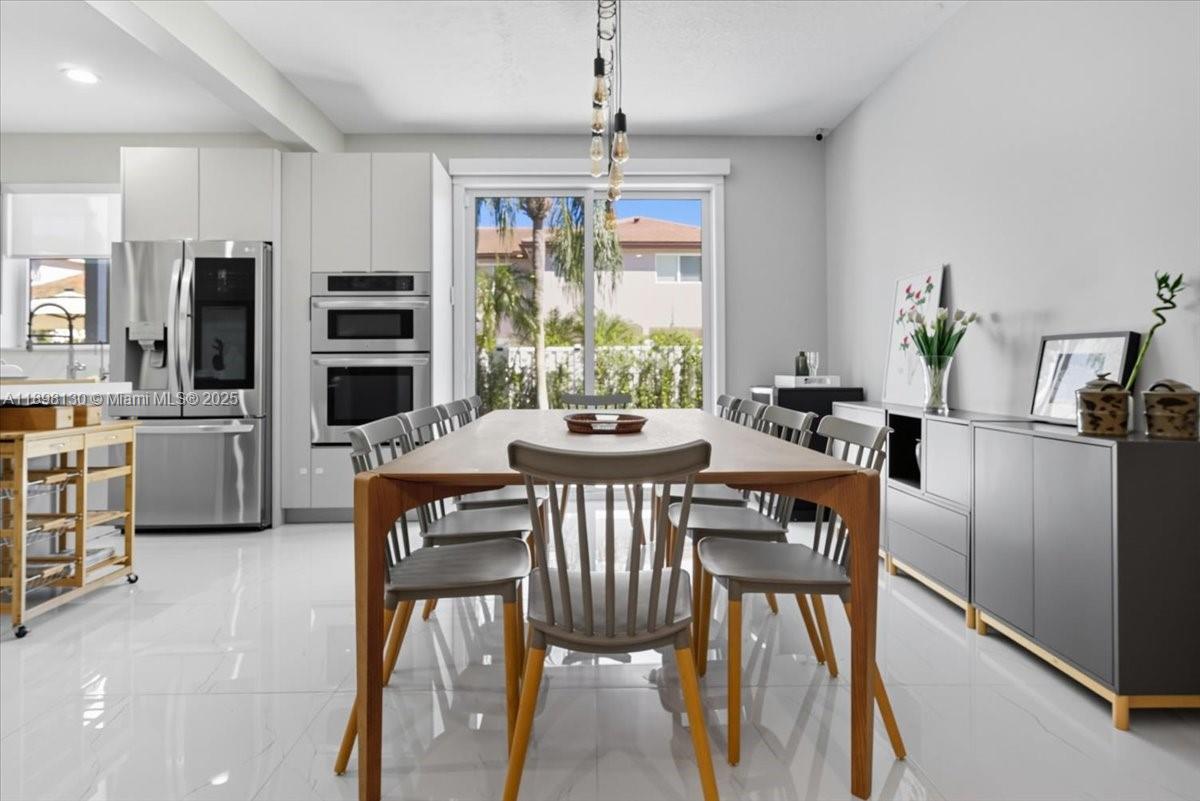 347 Fairmont Rd Weston, FL 33326