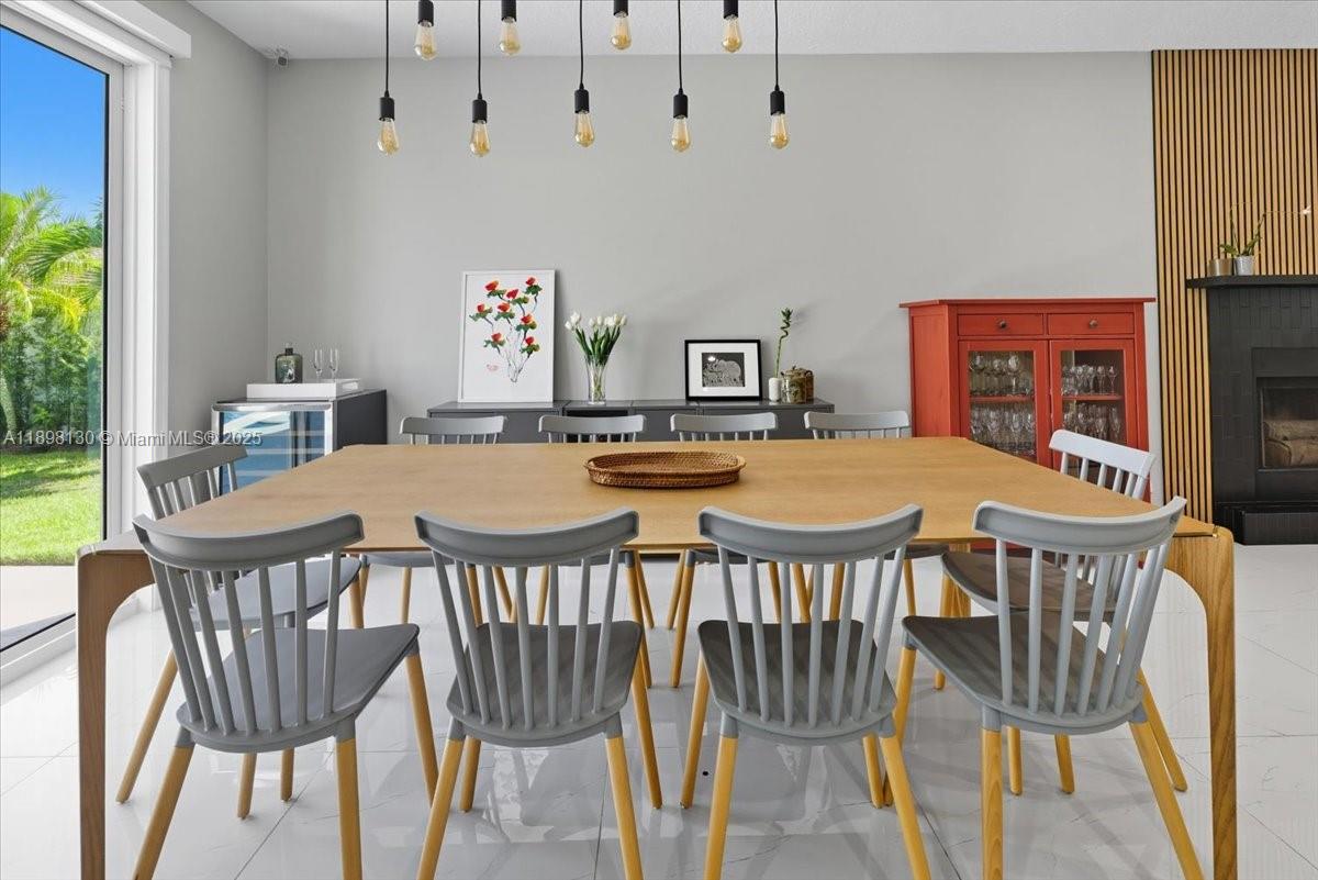 347 Fairmont Rd Weston, FL 33326