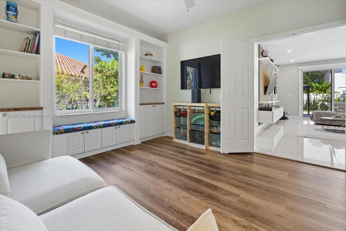 347 Fairmont Rd Weston, FL 33326