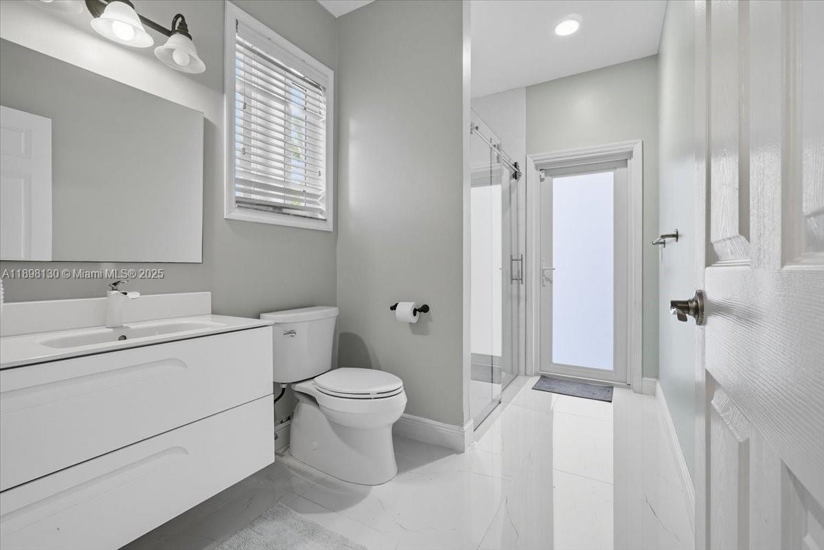 347 Fairmont Rd Weston, FL 33326