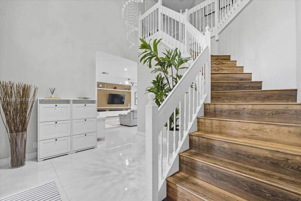 347 Fairmont Rd Weston, FL 33326