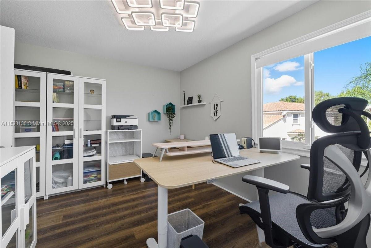 347 Fairmont Rd Weston, FL 33326