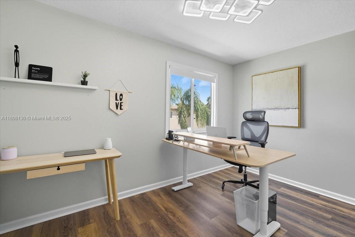 347 Fairmont Rd Weston, FL 33326