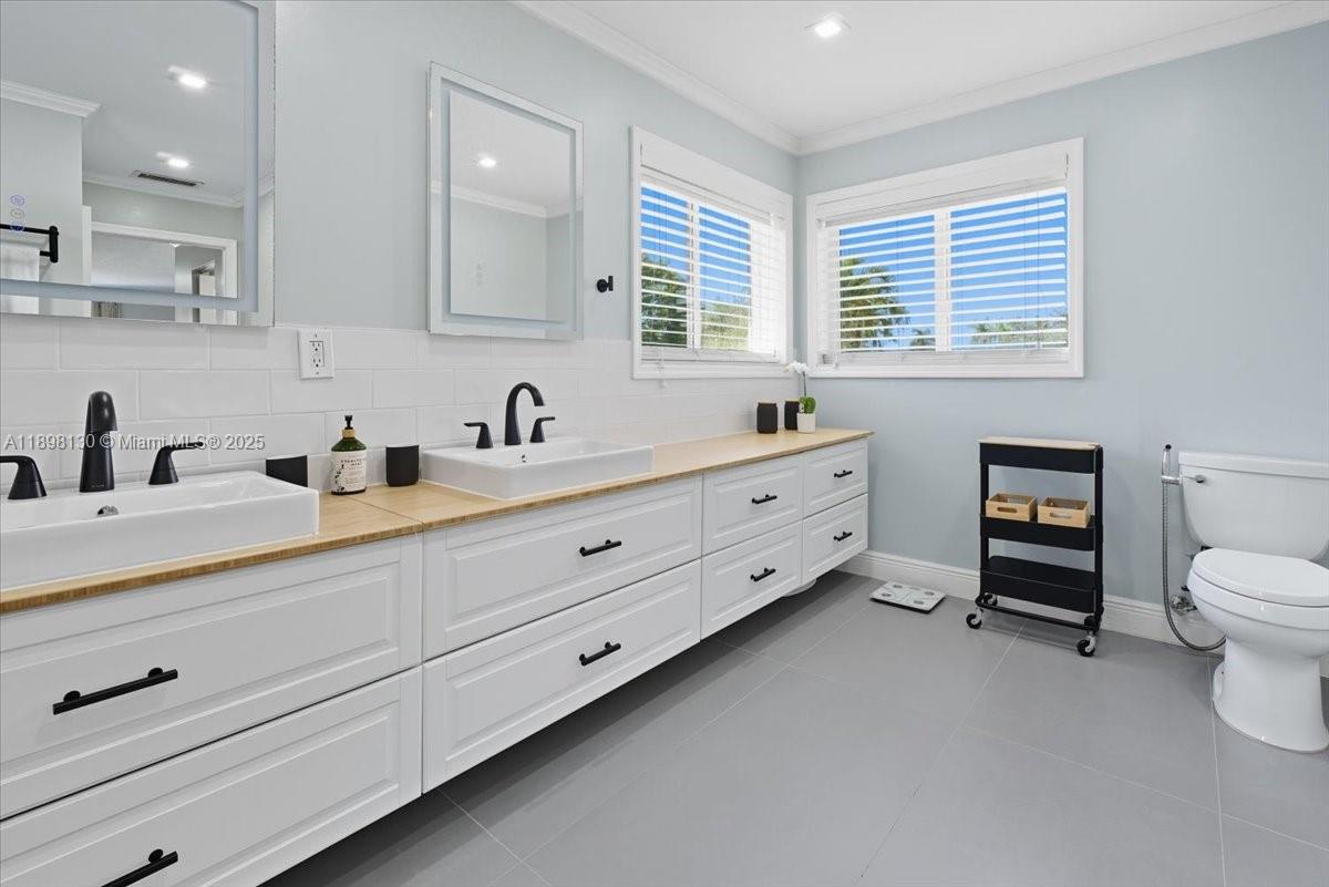 347 Fairmont Rd Weston, FL 33326