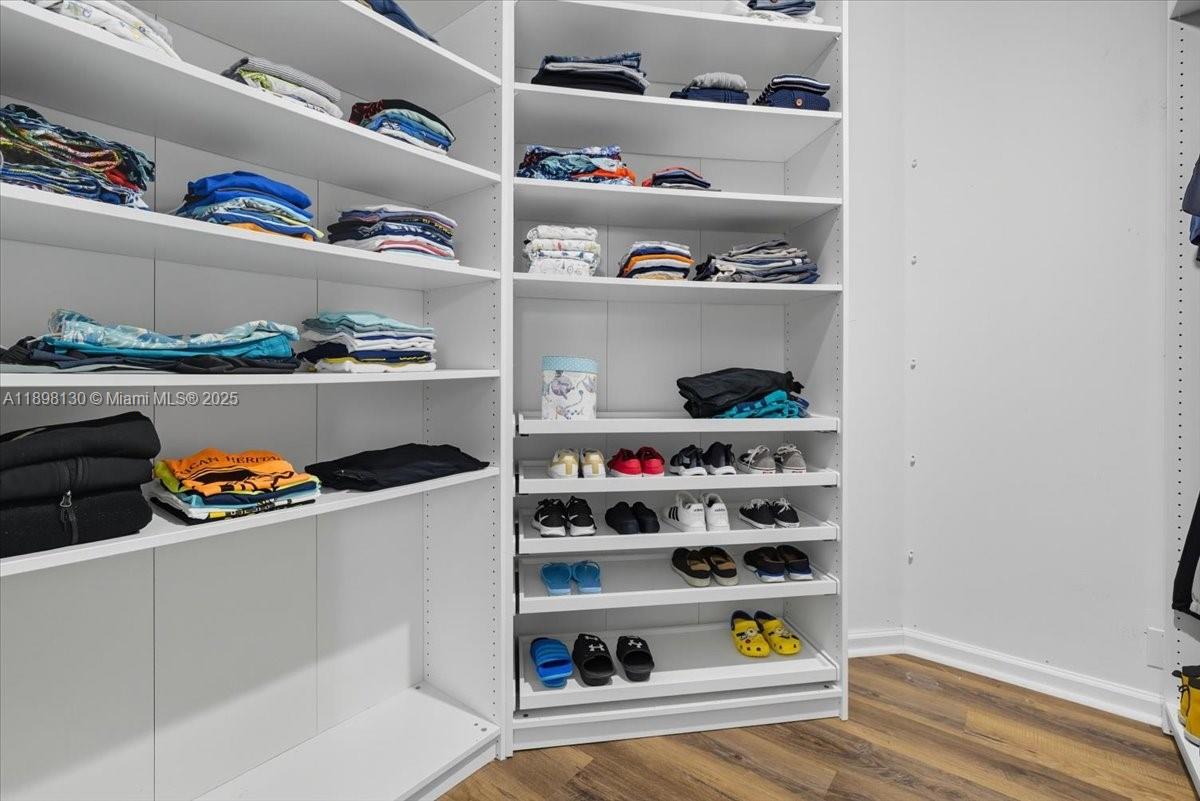 347 Fairmont Rd Weston, FL 33326