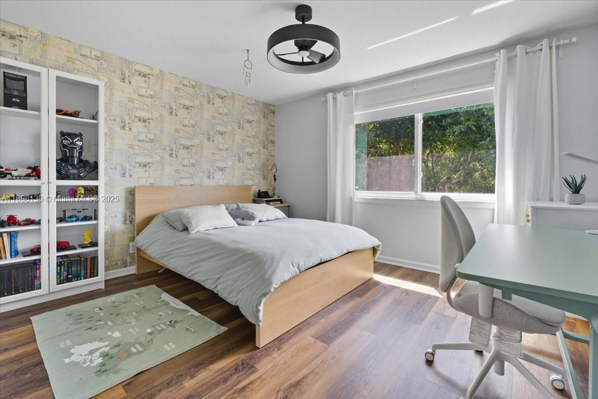 347 Fairmont Rd Weston, FL 33326