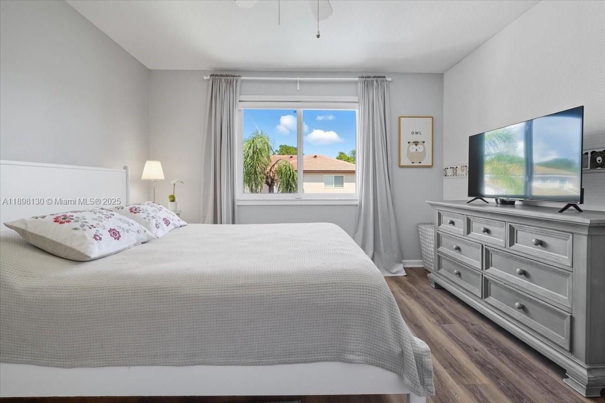 347 Fairmont Rd Weston, FL 33326