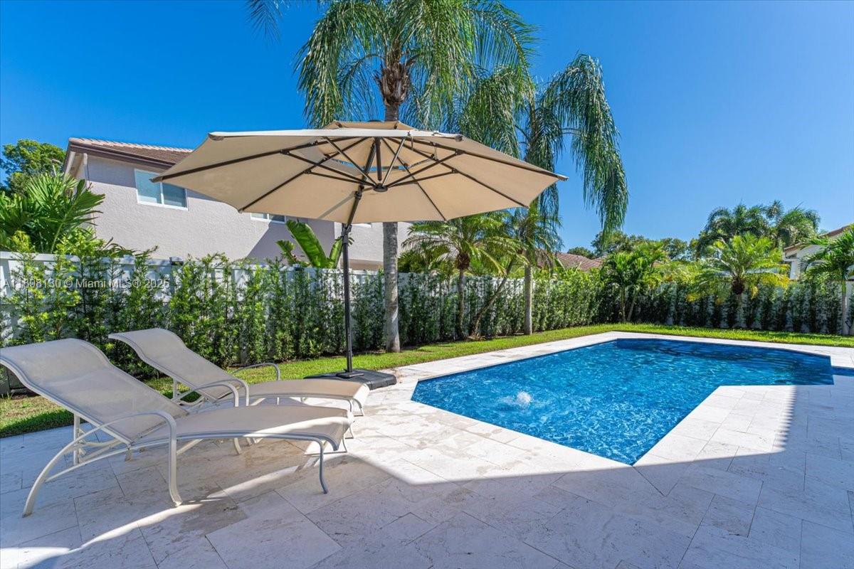 347 Fairmont Rd Weston, FL 33326