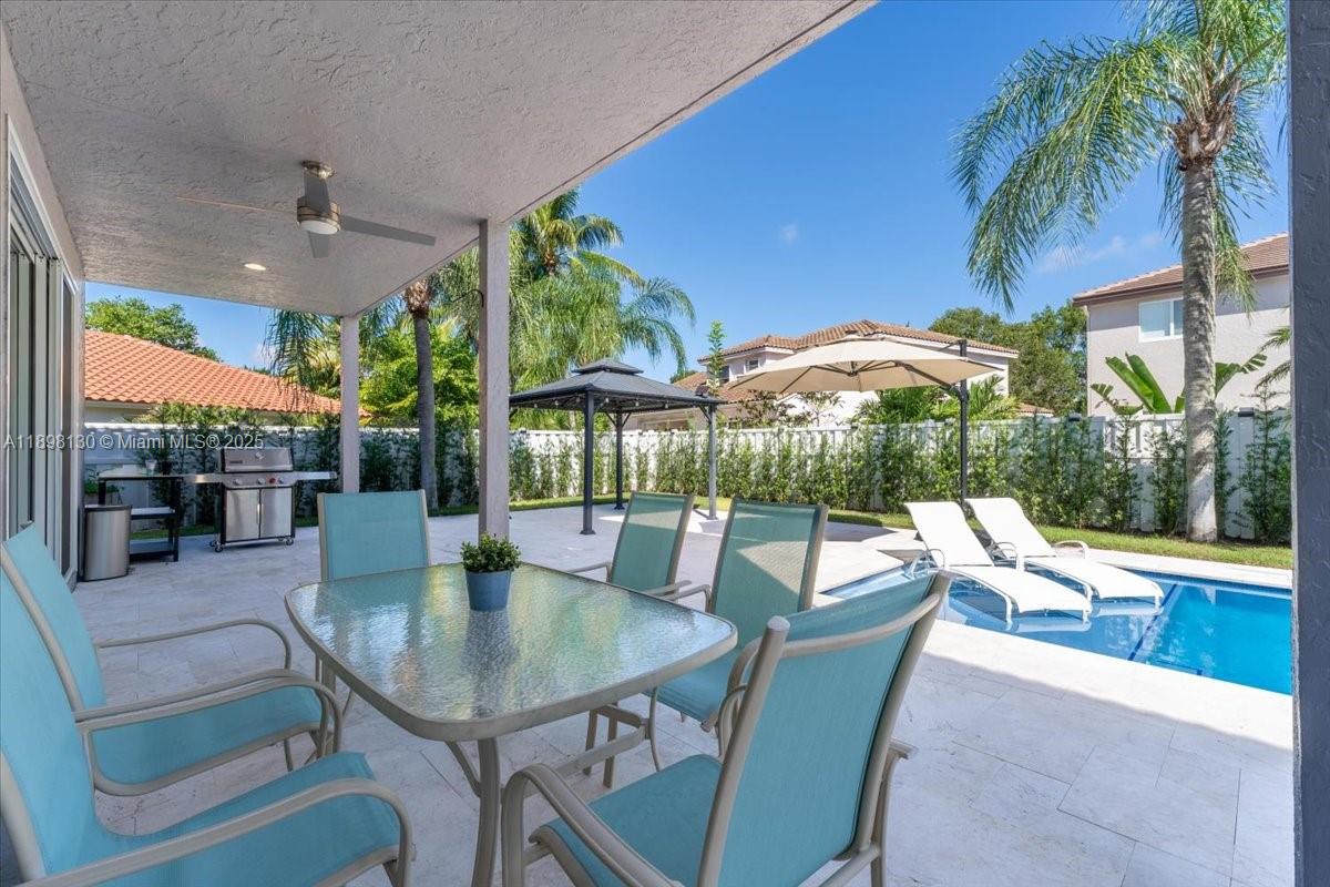 347 Fairmont Rd Weston, FL 33326