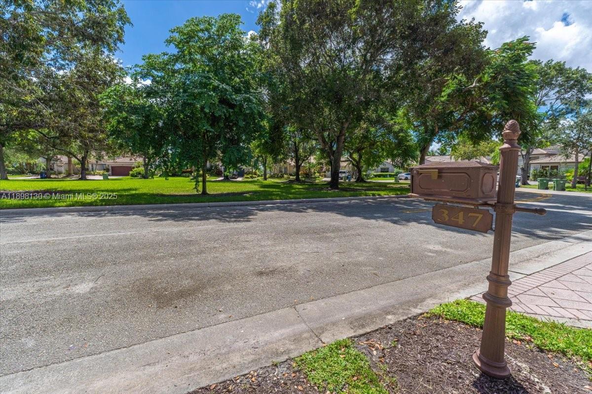 347 Fairmont Rd Weston, FL 33326