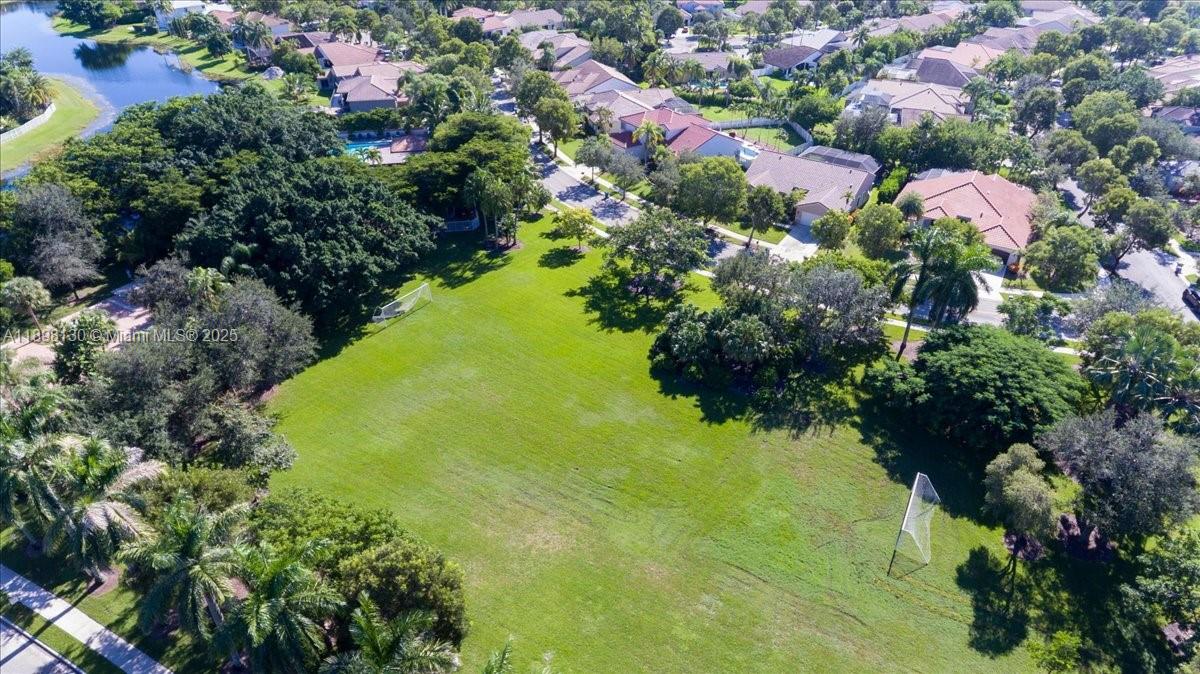 347 Fairmont Rd Weston, FL 33326