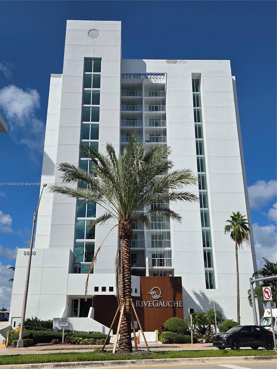 5880 Collins Ave #806