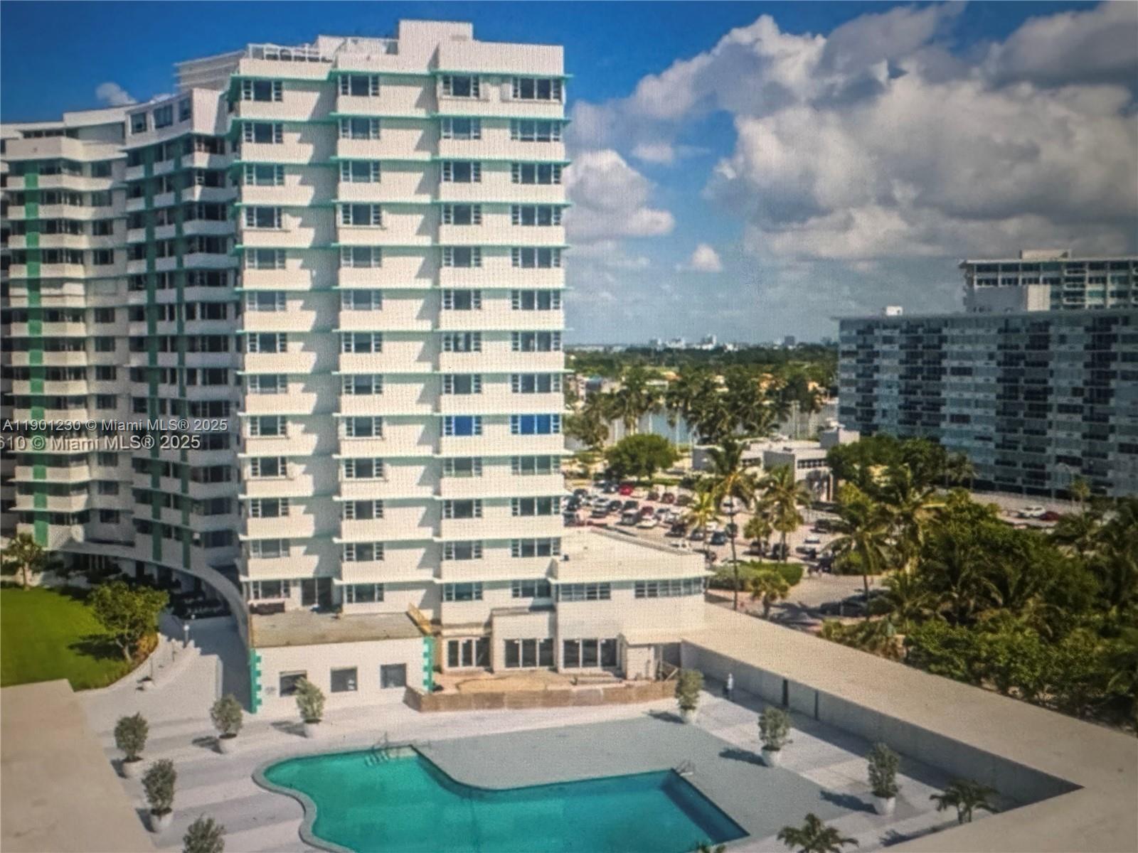 5255 Collins Ave #11B