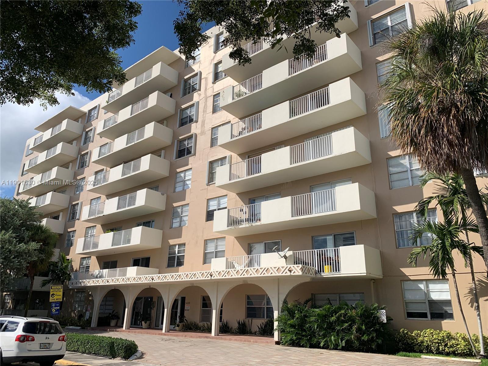 1455 N Treasure Dr #2M