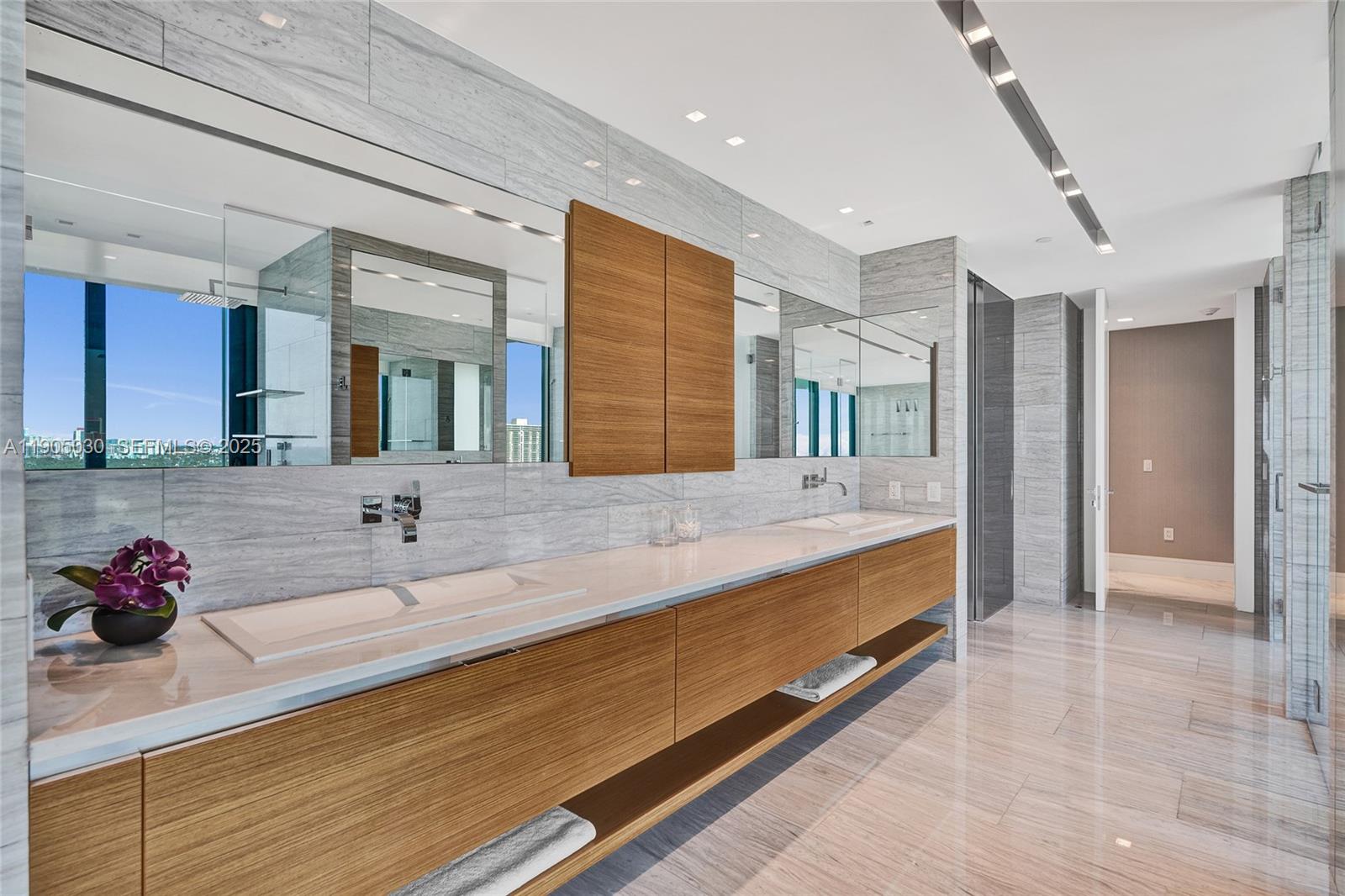 19575 Collins Ave #16 Sunny Isles Beach, FL 33160